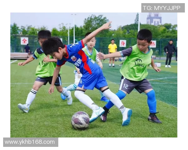 足球ame的魅力与激情探讨:如何在绿茵场上实现梦想与团队合作